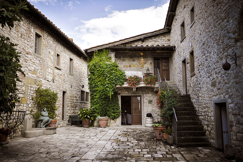 arezzo-hamlet-wedding-in-tuscany-04